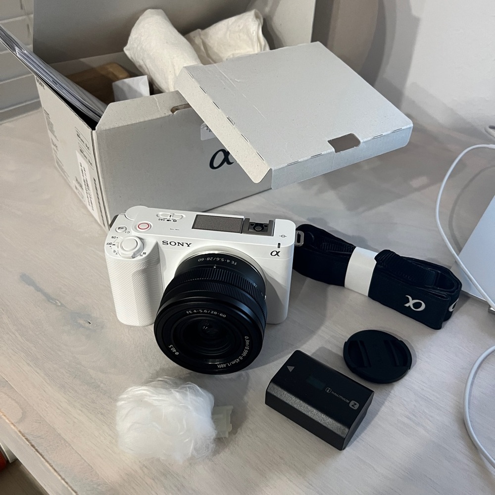 Sony ZV-E1 Mirrorless Camera with 28-60mm Lens - white